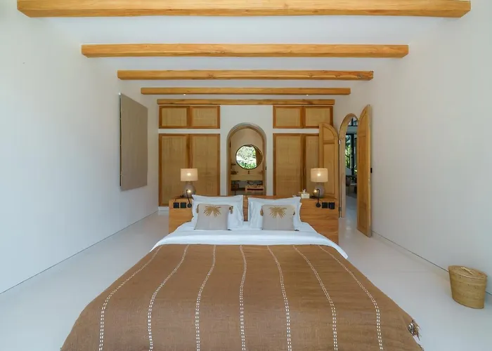 Casa Donilo - 4br Designer In *