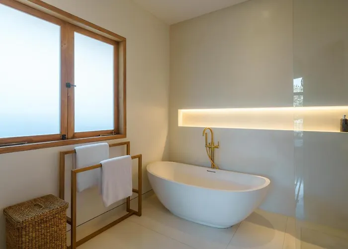 Casa Donilo - 4br Designer In * Canggu (Bali)